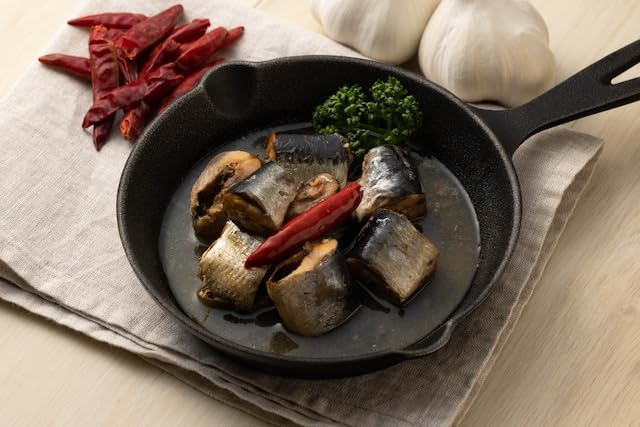 Amazon | 信田缶詰 いわしの黒アヒージョ 190g×3缶 | 信田缶詰 | 魚介